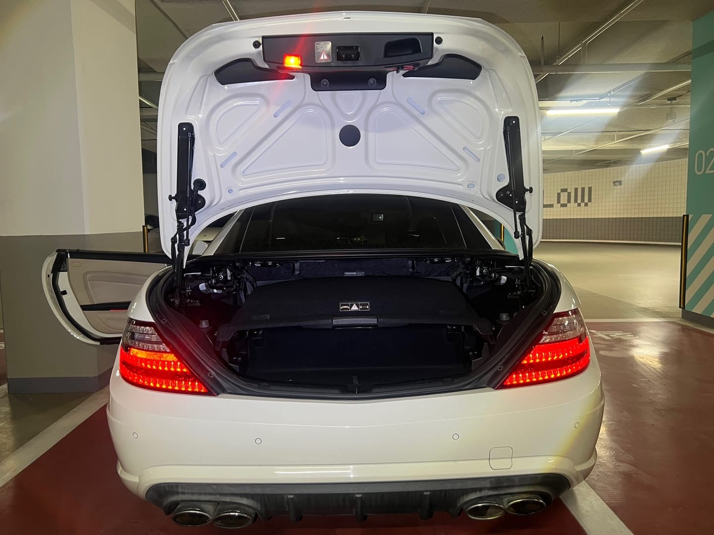Mercedes-Benz SLK 55 AMG (R172) | 65.989 km | Calcitweiß | AMG SPEEDSHIFT PLUS 7G-TRONIC | Roadster | Südkorea