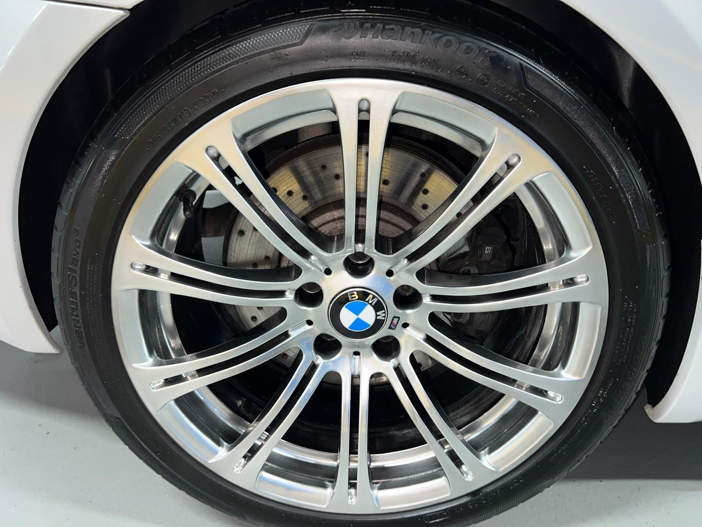 BMW E92 M3 | 43.958 km | Mineralweiß | DKG | Coupé
