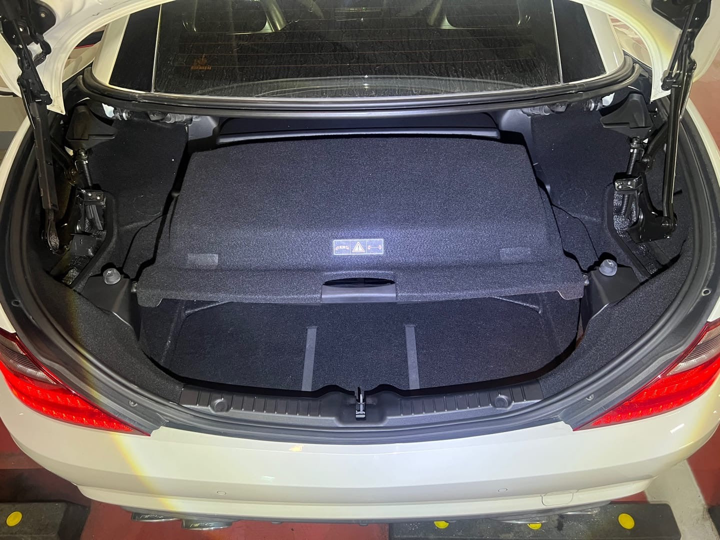 Mercedes-Benz SLK 55 AMG (R172) | 65.989 km | Calcitweiß | AMG SPEEDSHIFT PLUS 7G-TRONIC | Roadster | Südkorea