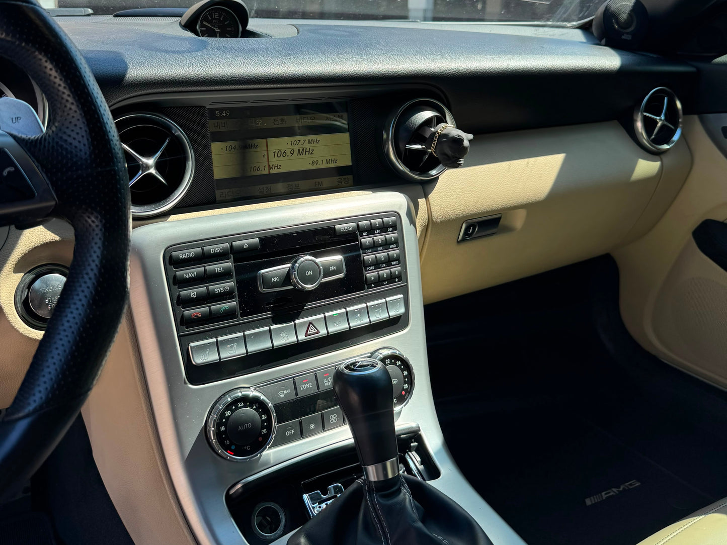 Mercedes-Benz SLK 55 AMG (R172) | 65.989 km | Calcitweiß | AMG SPEEDSHIFT PLUS 7G-TRONIC | Roadster | Südkorea