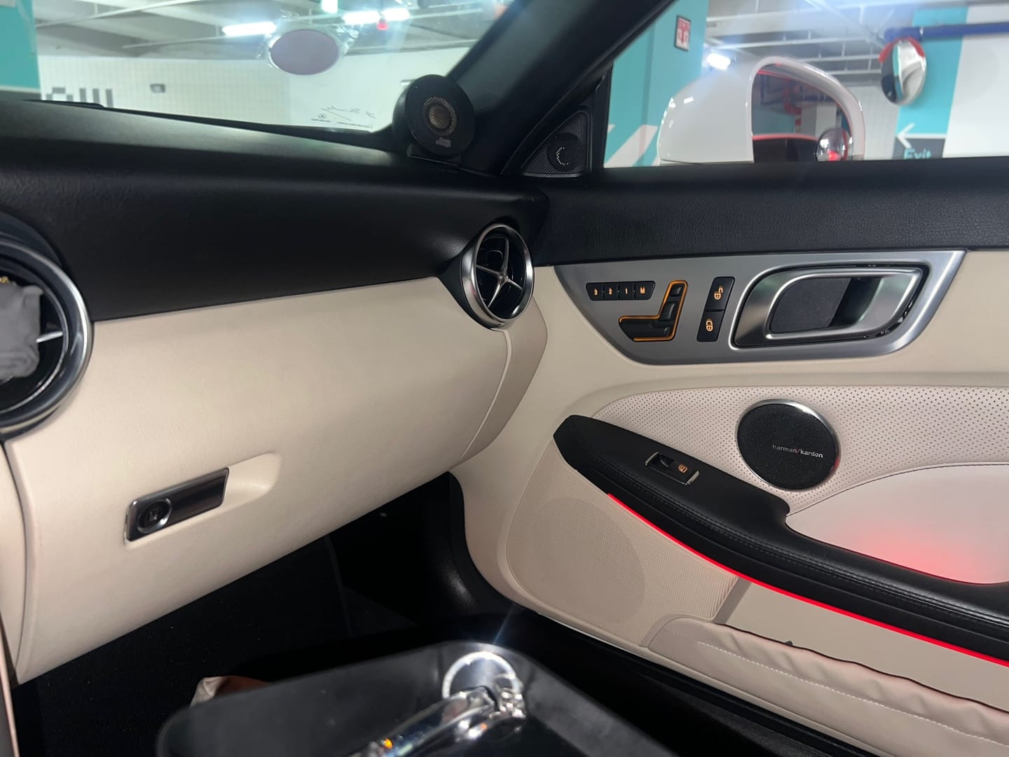 Mercedes-Benz SLK 55 AMG (R172) | 65.989 km | Calcitweiß | AMG SPEEDSHIFT PLUS 7G-TRONIC | Roadster | Südkorea