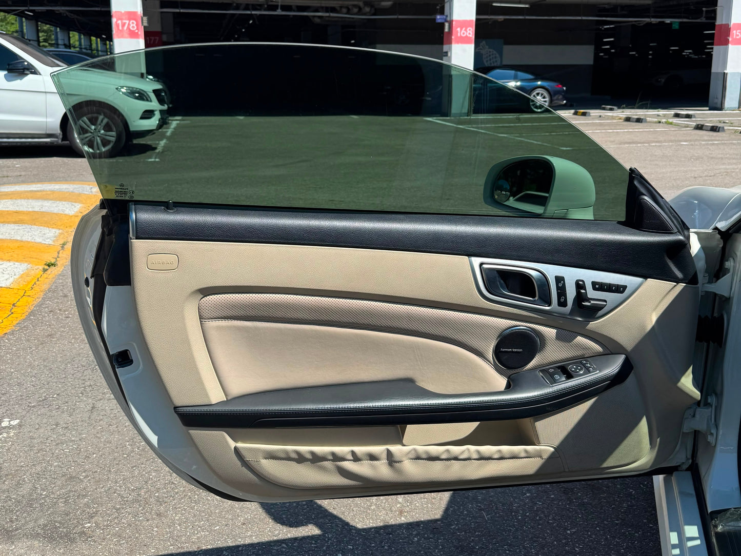 Mercedes-Benz SLK 55 AMG (R172) | 65.989 km | Calcitweiß | AMG SPEEDSHIFT PLUS 7G-TRONIC | Roadster | Südkorea