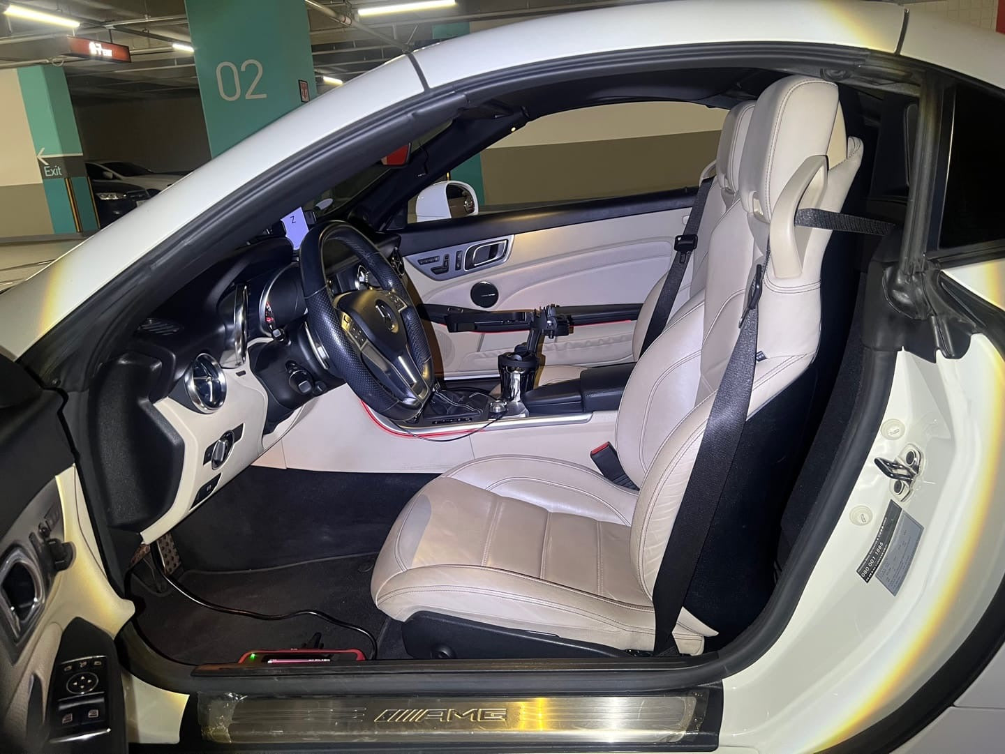 Mercedes-Benz SLK 55 AMG (R172) | 65.989 km | Calcitweiß | AMG SPEEDSHIFT PLUS 7G-TRONIC | Roadster | Südkorea