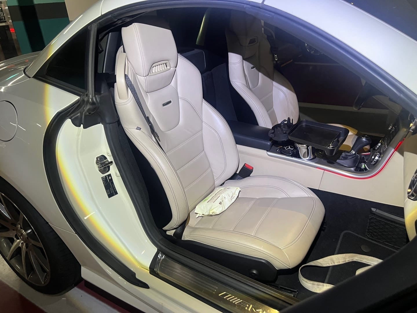Mercedes-Benz SLK 55 AMG (R172) | 65.989 km | Calcitweiß | AMG SPEEDSHIFT PLUS 7G-TRONIC | Roadster | Südkorea